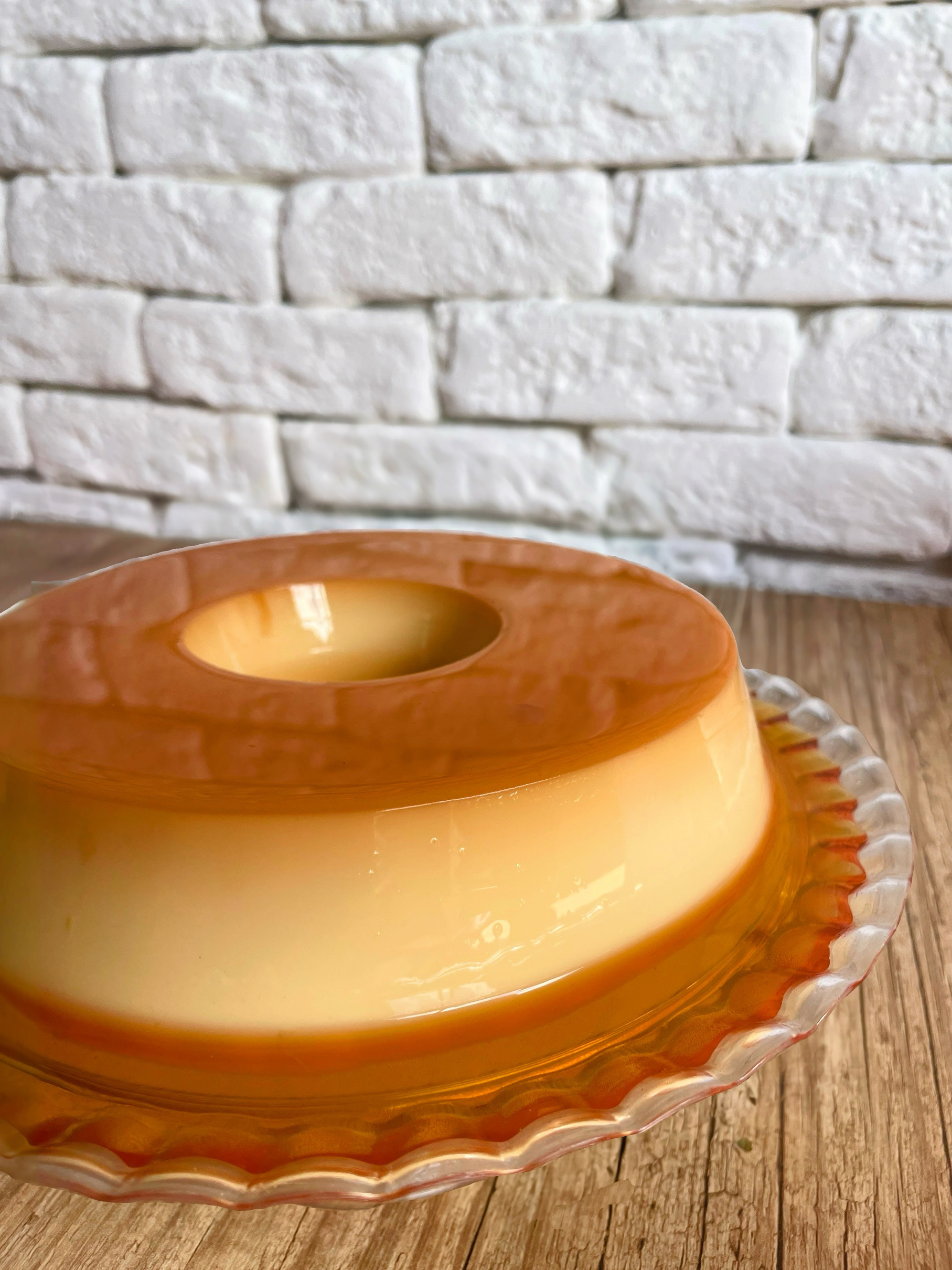 Pudim Salvador servido à mesa